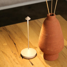 Charger l'image dans la galerie, Pina lampe de table Sable mat - Zafferano
