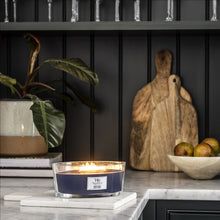 Charger l'image dans la galerie, Bougie Ellipse Dahlia Hinoki WoodWick en ambiance