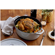 Charger l'image dans la galerie, Cocotte 29 cm, ovale, fonte, Truffe blanche - Staub