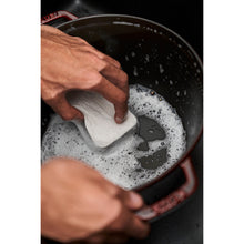 Charger l'image dans la galerie, Cocotte 26 cm ronde Grenadine, fonte - Staub