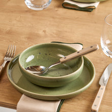 Charger l'image dans la galerie, Bol Sage Blush Salt &amp; Pepper en situation