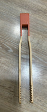 Charger l'image dans la galerie, Pince attrape-tout en bambou 24 cm - Pebbly