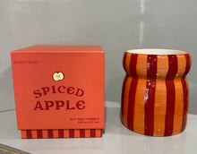 Charger l&#39;image dans la galerie, Bougie Cabana &quot;Spiced Apple&quot; - Paddywax