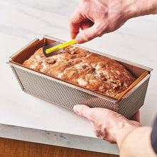 Charger l'image dans la galerie, Cuisson dans le moule à cake inox perforé De Buyer