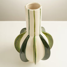 Charger l'image dans la galerie, Vase boule Larry vert 38 cm - Drimmer