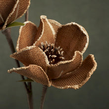 Charger l'image dans la galerie, Fleur artificielle Bonnie triple moka 88 cm - Home Edelweiss