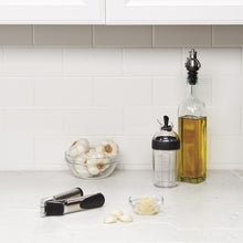 Charger l&#39;image dans la galerie, Shaker à vinaigrette noir 236 ml - Oxo